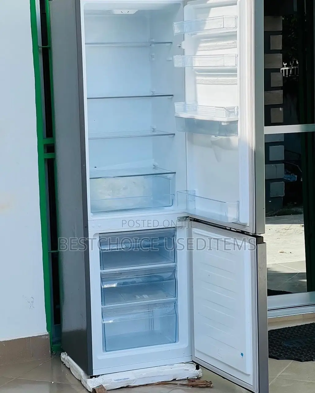 Hisense Fridge // 270L // Used Like New