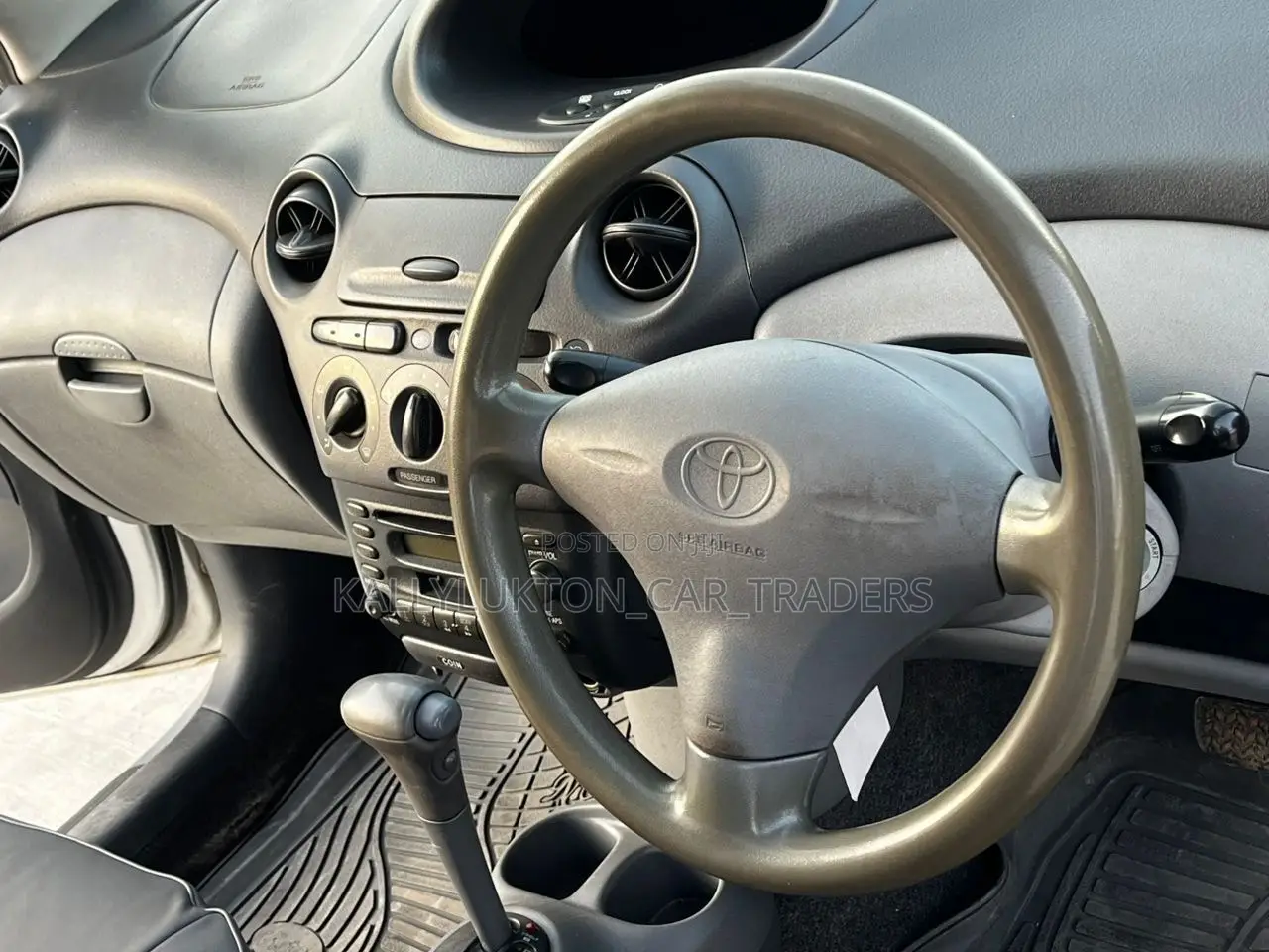 Toyota Vitz 2006 Silver