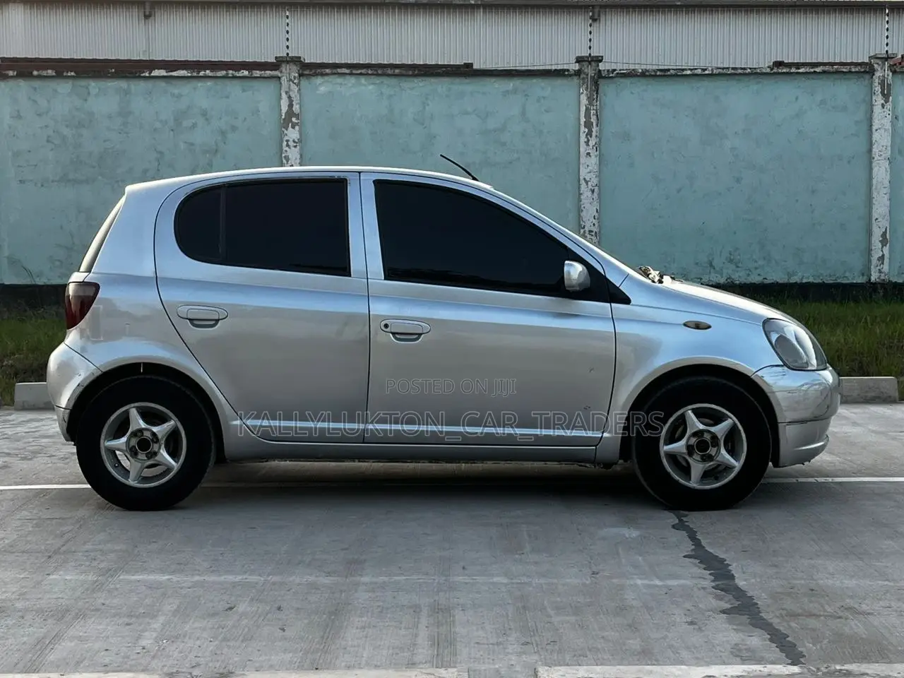 Toyota Vitz 2006 Silver