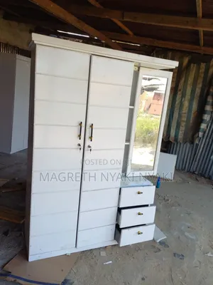 Kabati Milango Mitatu