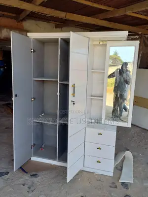 Milango Mitatu Kabati Rangi Nyeupe Bei Ya Kutupa