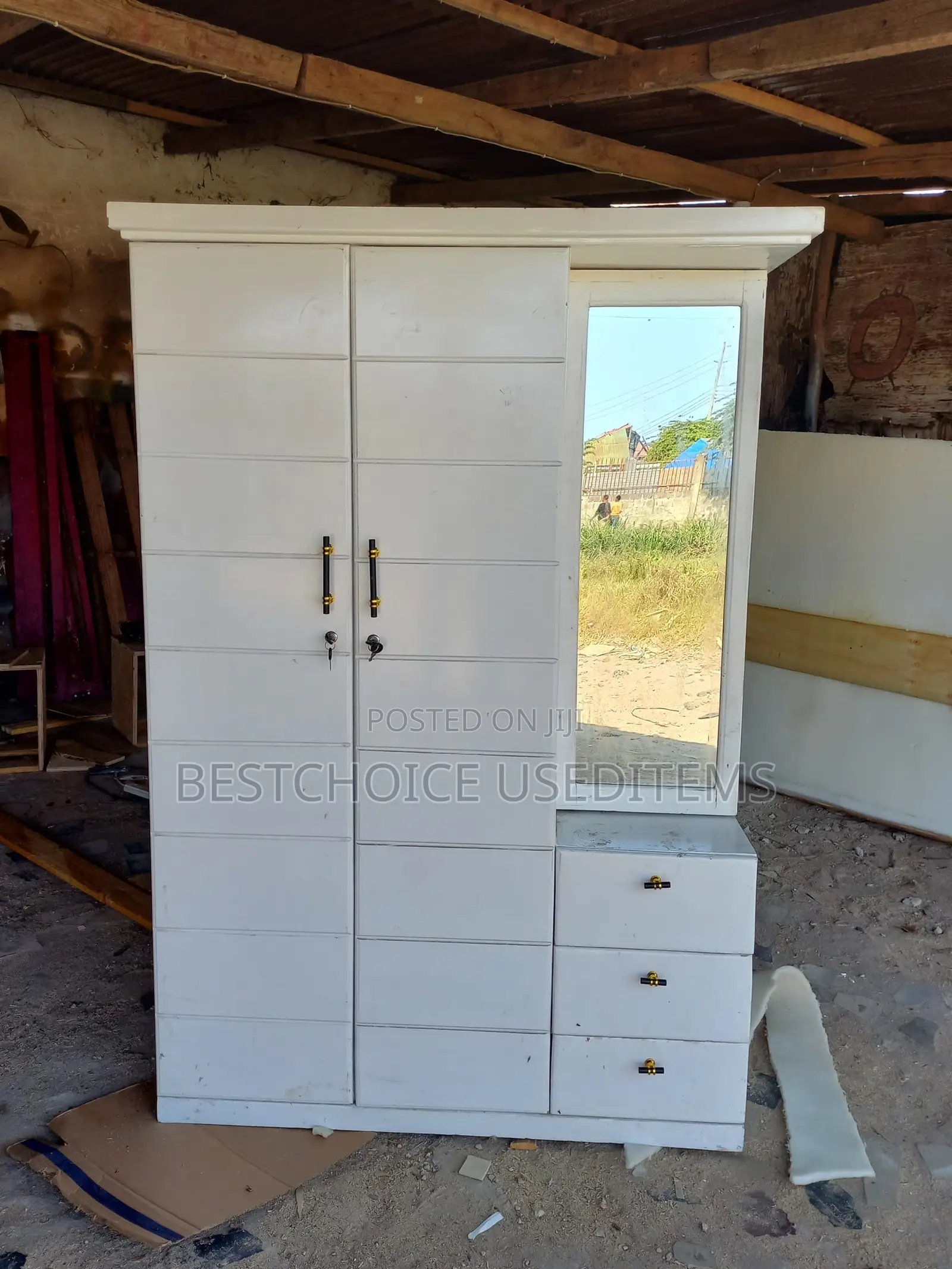 Milango Mitatu Kabati Rangi Nyeupe Bei Ya Kutupa