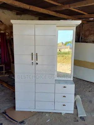Milango Mitatu Kabati Rangi Nyeupe Bei Ya Kutupa