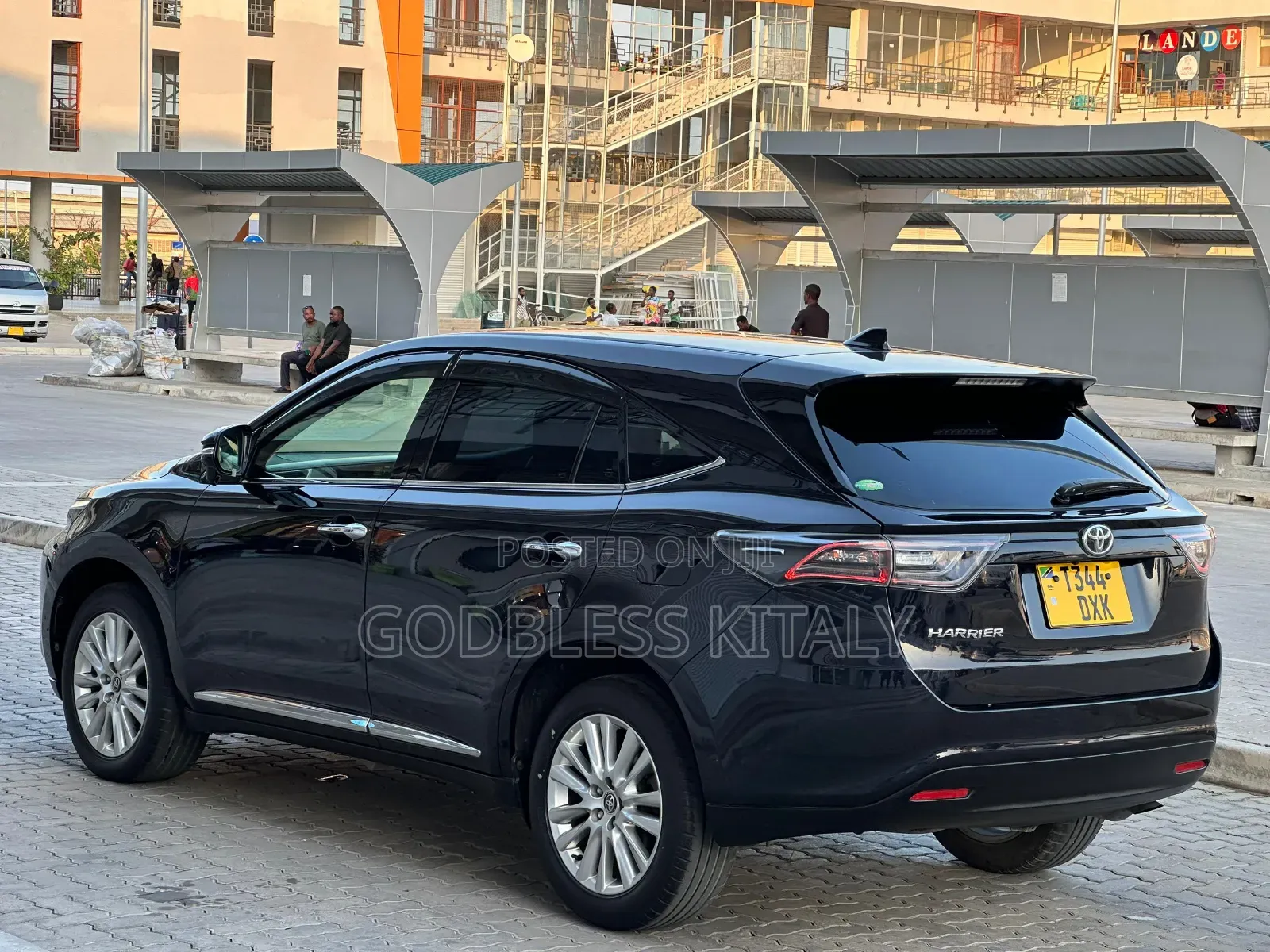 Toyota Harrier 2.0 2015 Black