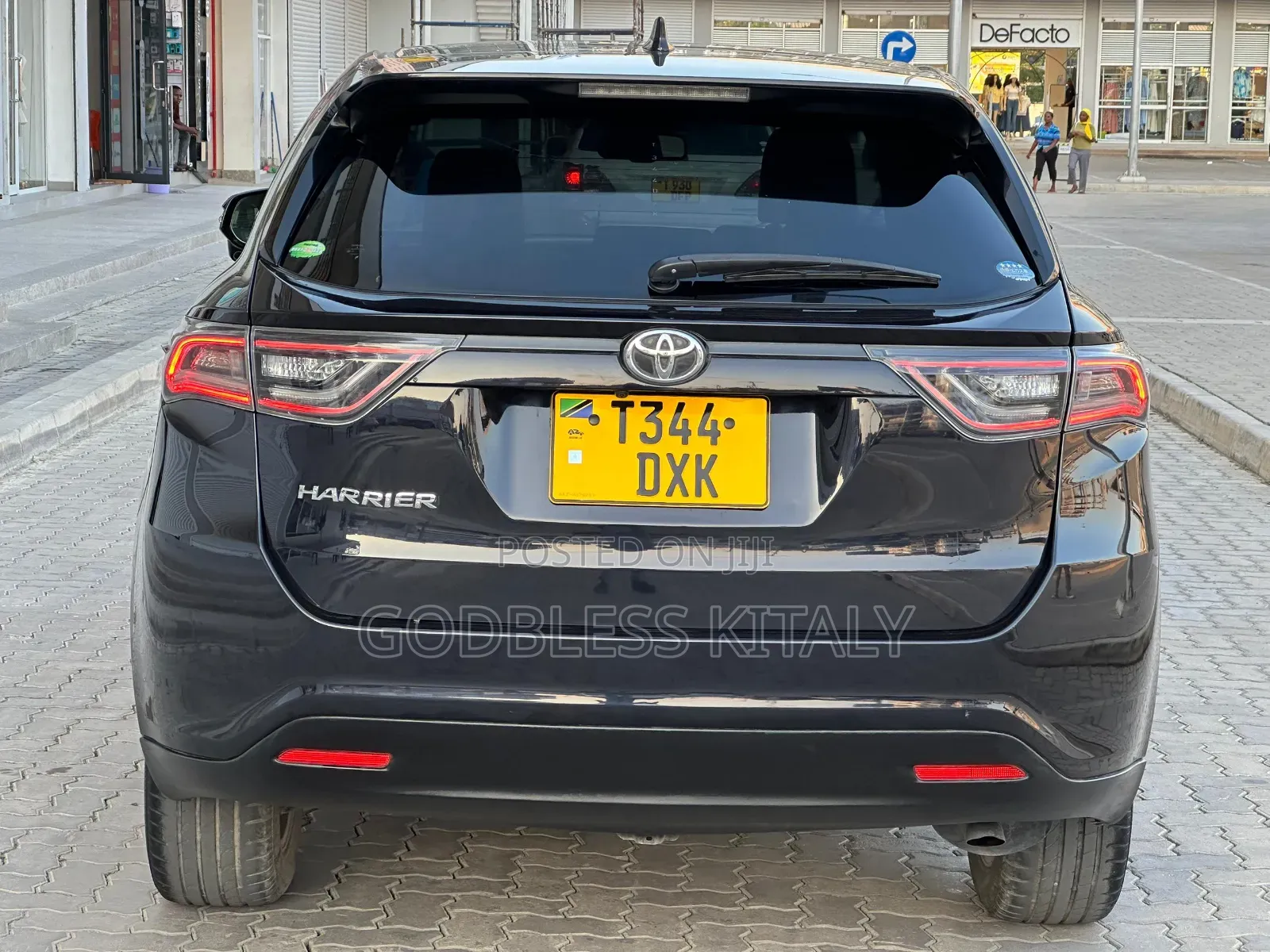 Toyota Harrier 2.0 2015 Black