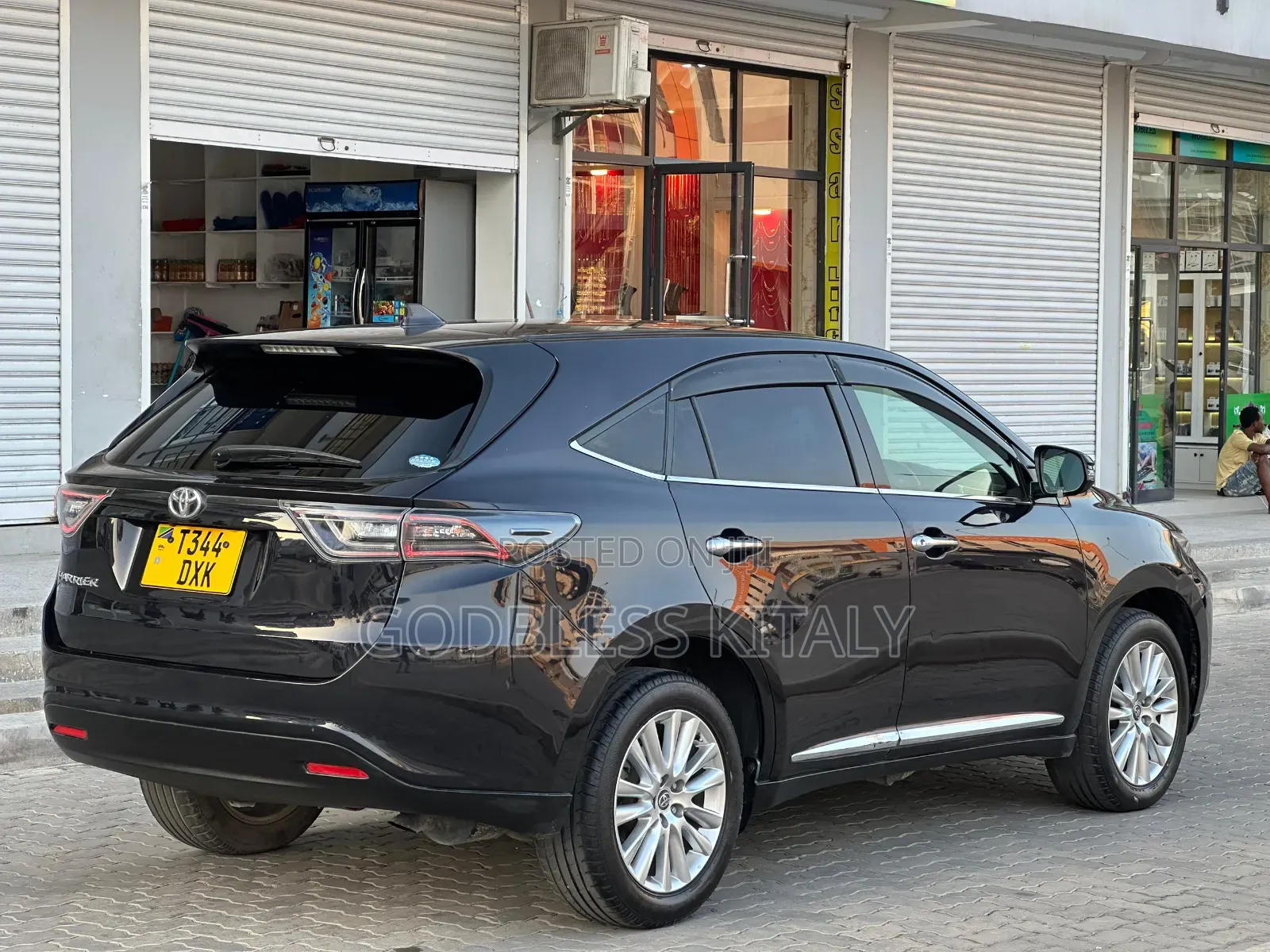 Toyota Harrier 2.0 2015 Black