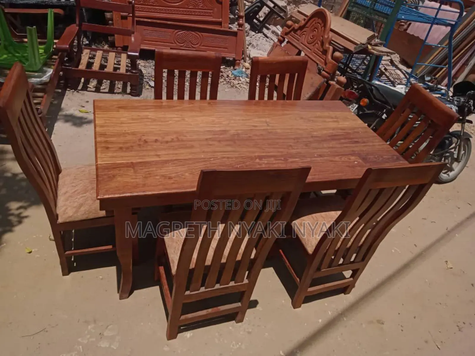 Nauza Dinning Table