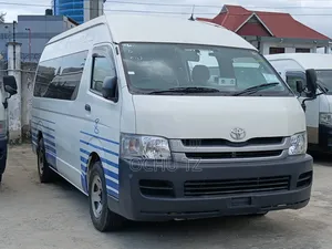 Toyota Quantum 2009 White