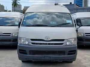 Toyota Quantum 2009 White