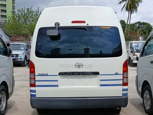 Toyota Quantum 2009 White