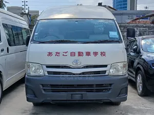 Toyota Quantum 2012 White