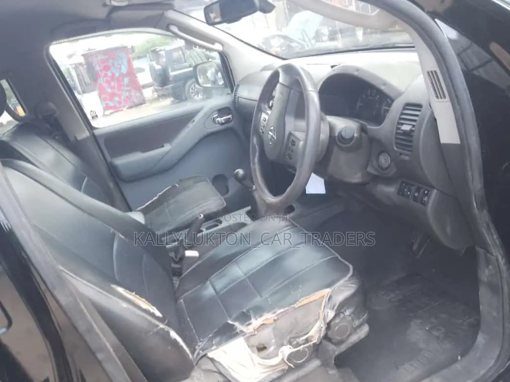 Nissan Navara 2000 Black