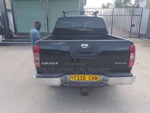 Nissan Navara 2000 Black