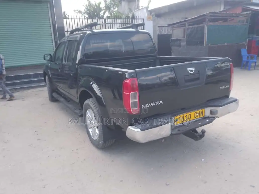 Nissan Navara 2000 Black