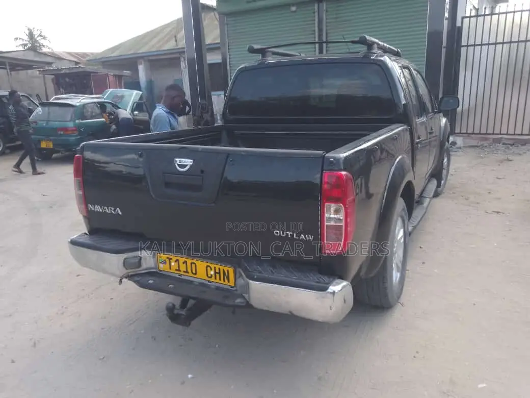 Nissan Navara 2000 Black