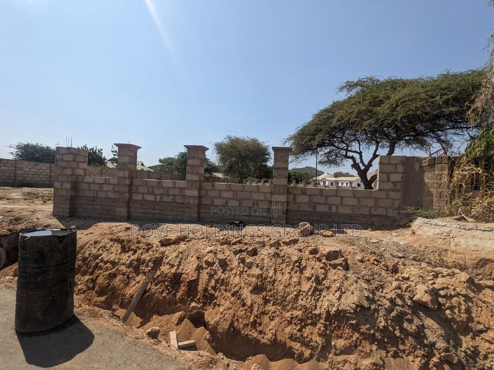Kiwanja Kinauzwa Uzunguni Dodoma Cha Kwanza Lami