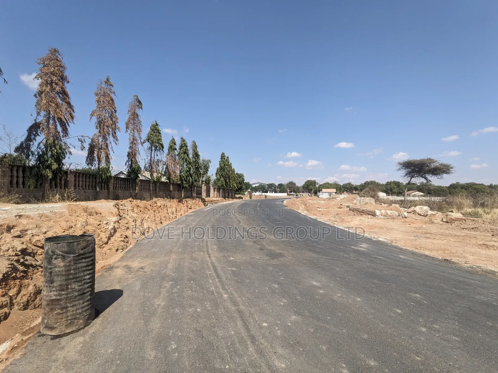 Kiwanja Kinauzwa Uzunguni Dodoma Cha Kwanza Lami