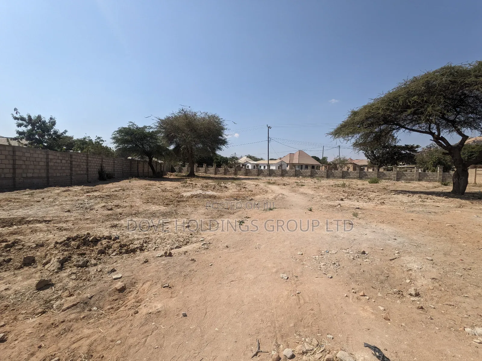 Kiwanja Kinauzwa Uzunguni Dodoma Cha Kwanza Lami