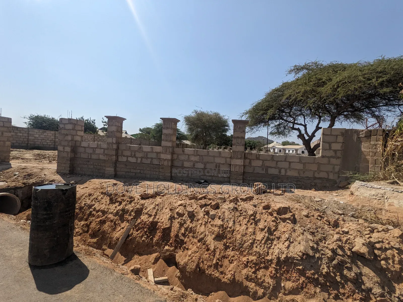 Kiwanja Kinauzwa Uzunguni Dodoma Cha Kwanza Lami
