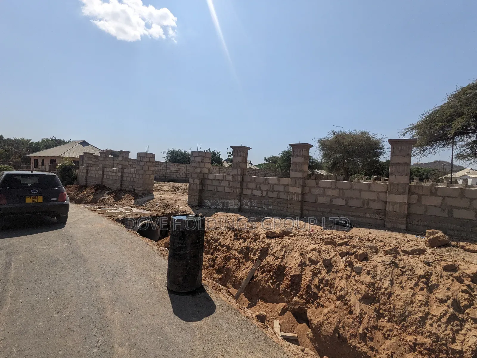 Kiwanja Kinauzwa Uzunguni Dodoma Cha Kwanza Lami