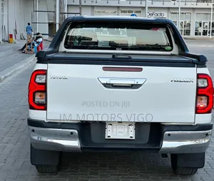 Toyota Hilux 2020 White
