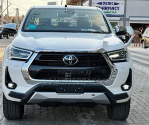 Toyota Hilux 2020 White