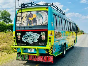Tata Starbus Ultra Skool 1999 Yellow