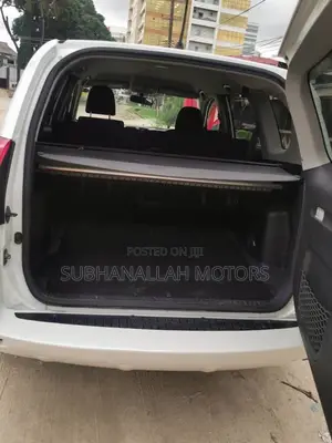 Toyota Vanguard 2010 White