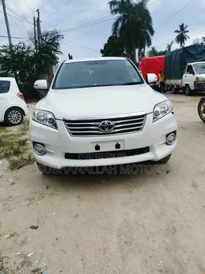 Toyota Vanguard 2010 White