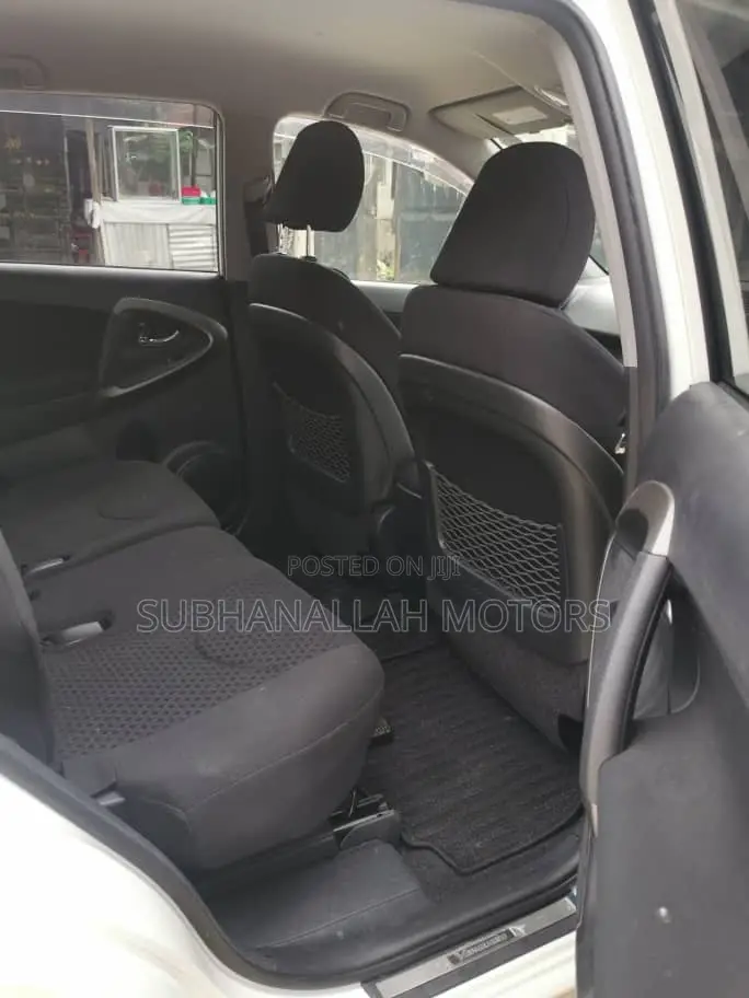 Toyota Vanguard 2010 White