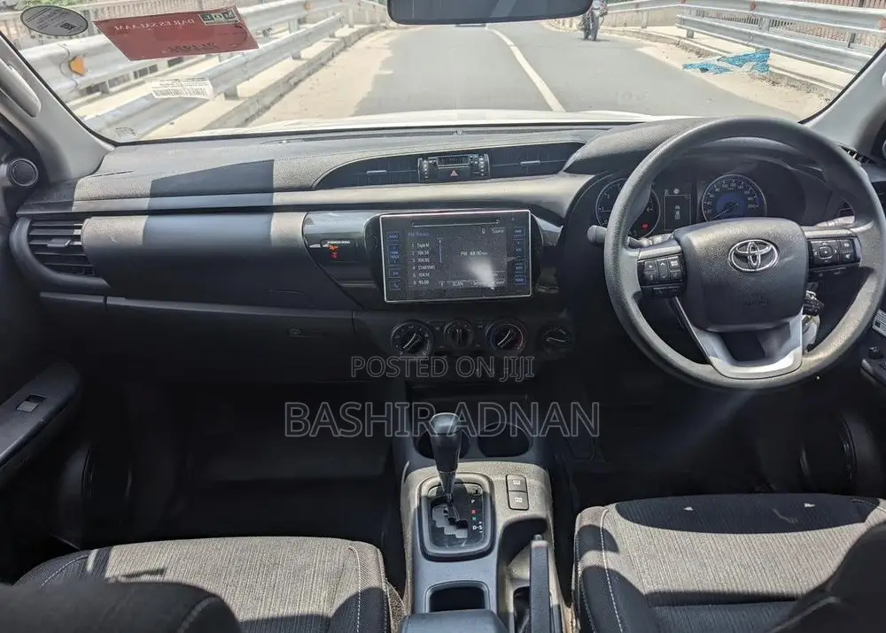 Toyota Hilux 2022 White