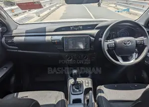 Toyota Hilux 2022 White