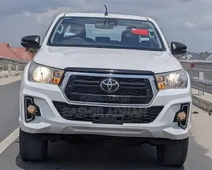 Toyota Hilux 2022 White