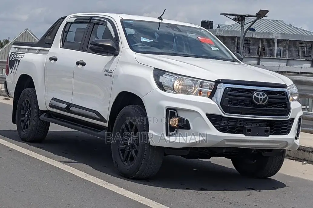 Toyota Hilux 2022 White