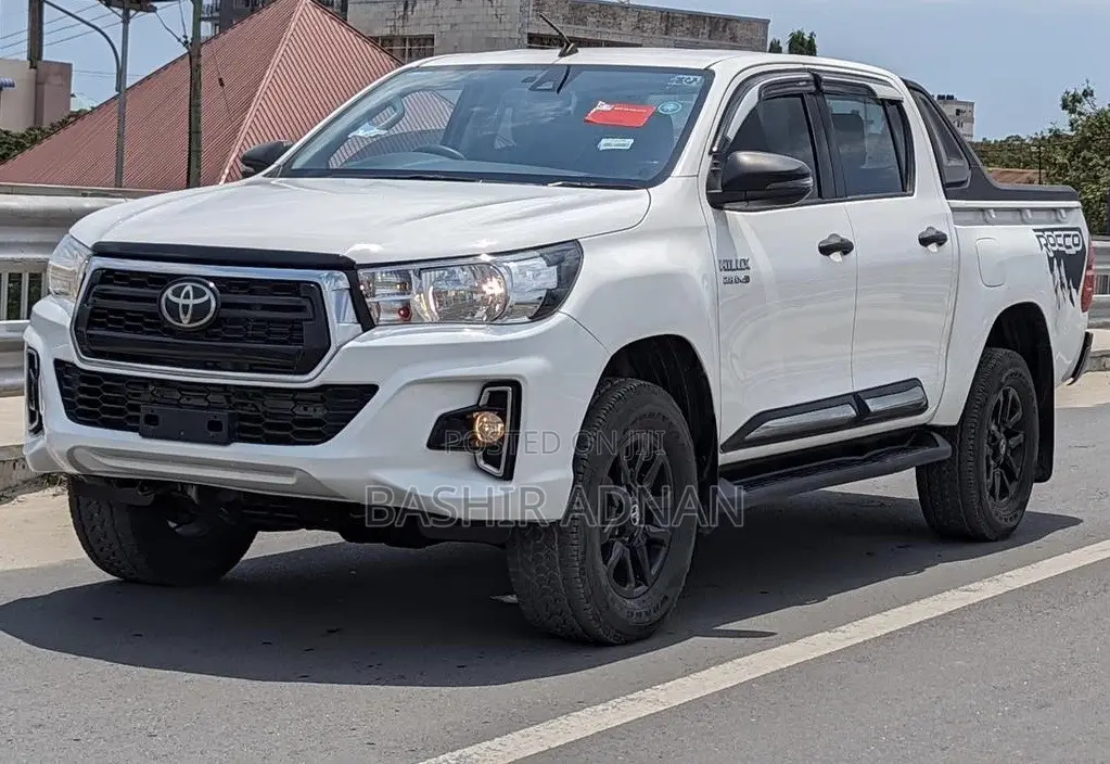 Toyota Hilux 2022 White