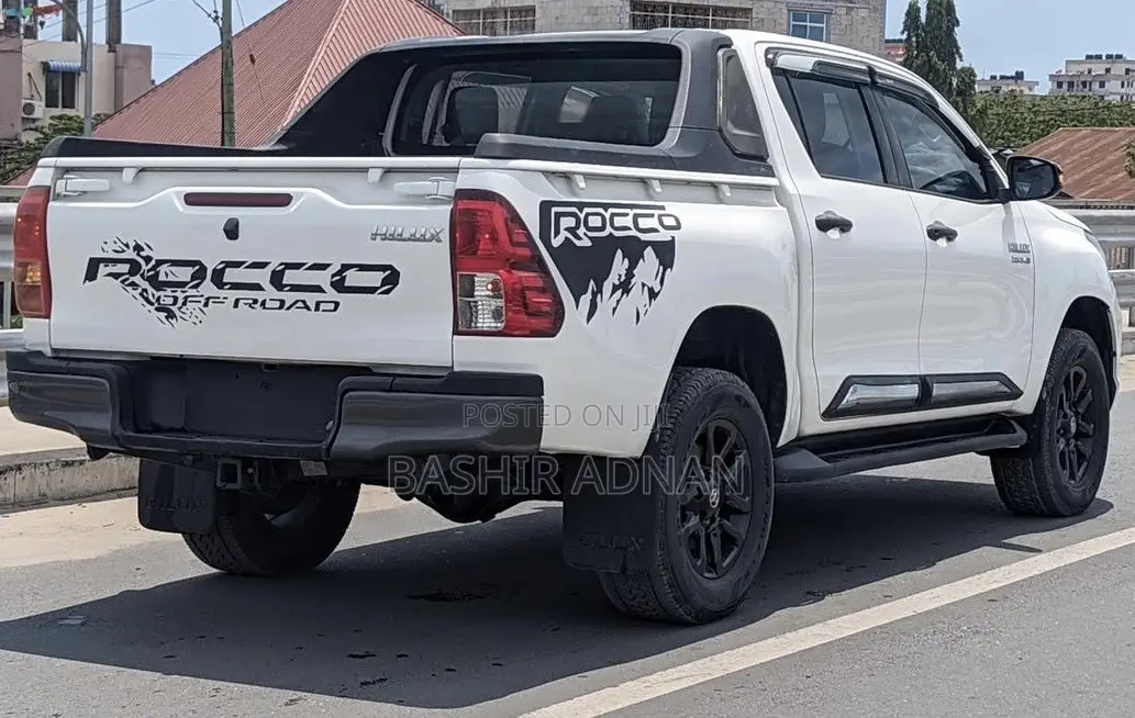 Toyota Hilux 2022 White