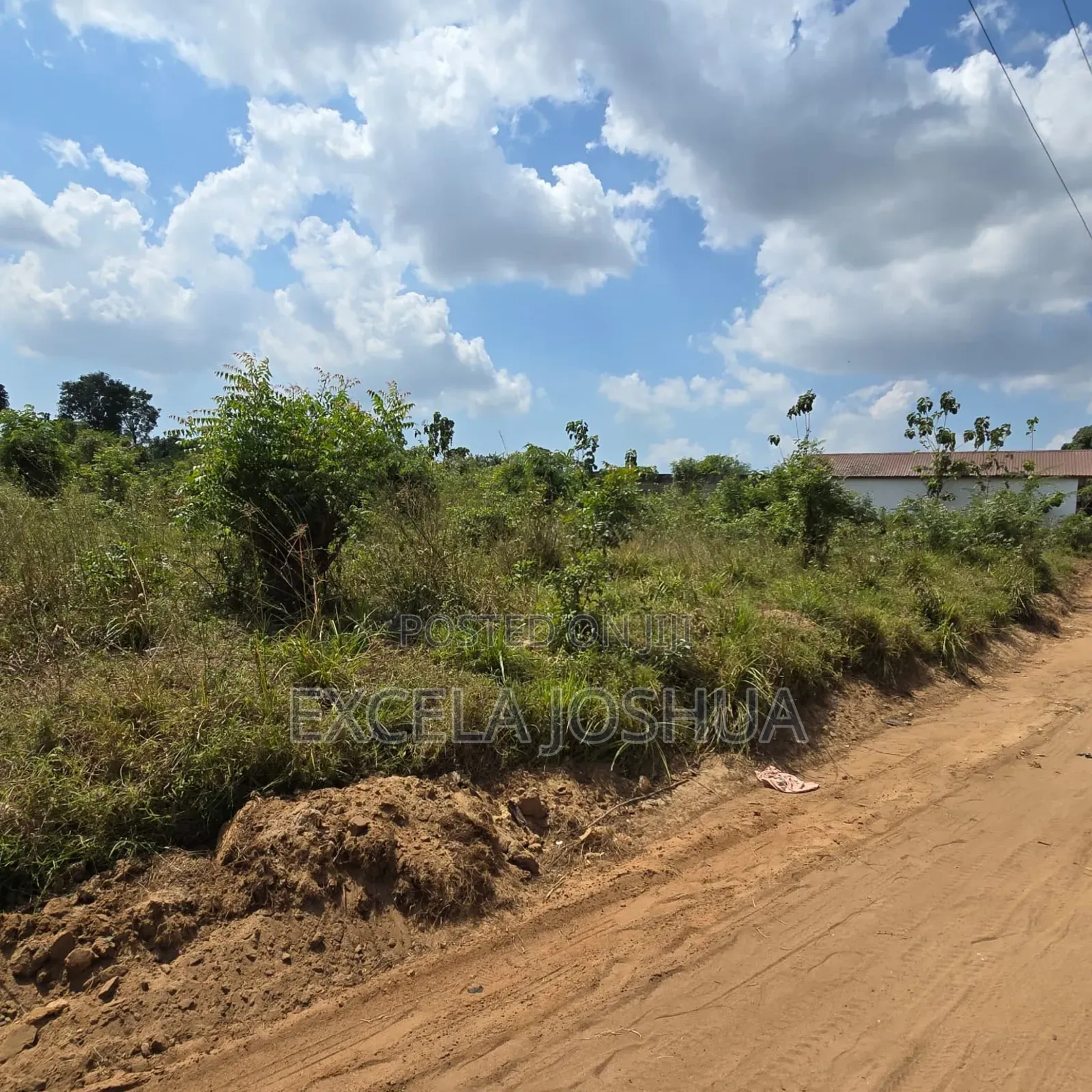 Kiwanja Cha SQM 12690 Kina Hati Ya Shule, Kiko Goba Majengo