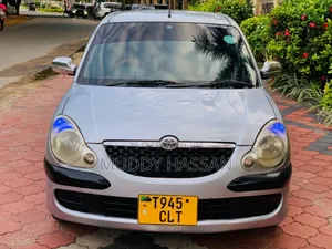 Toyota Duet 2002 Silver