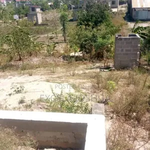 Kiwanja Cha SQM 625 Kina Msingi Kinauzea Na Bank Mabwepande