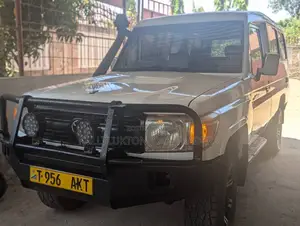 Toyota Land Cruiser 1997 White