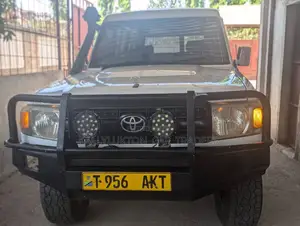 Toyota Land Cruiser 1997 White