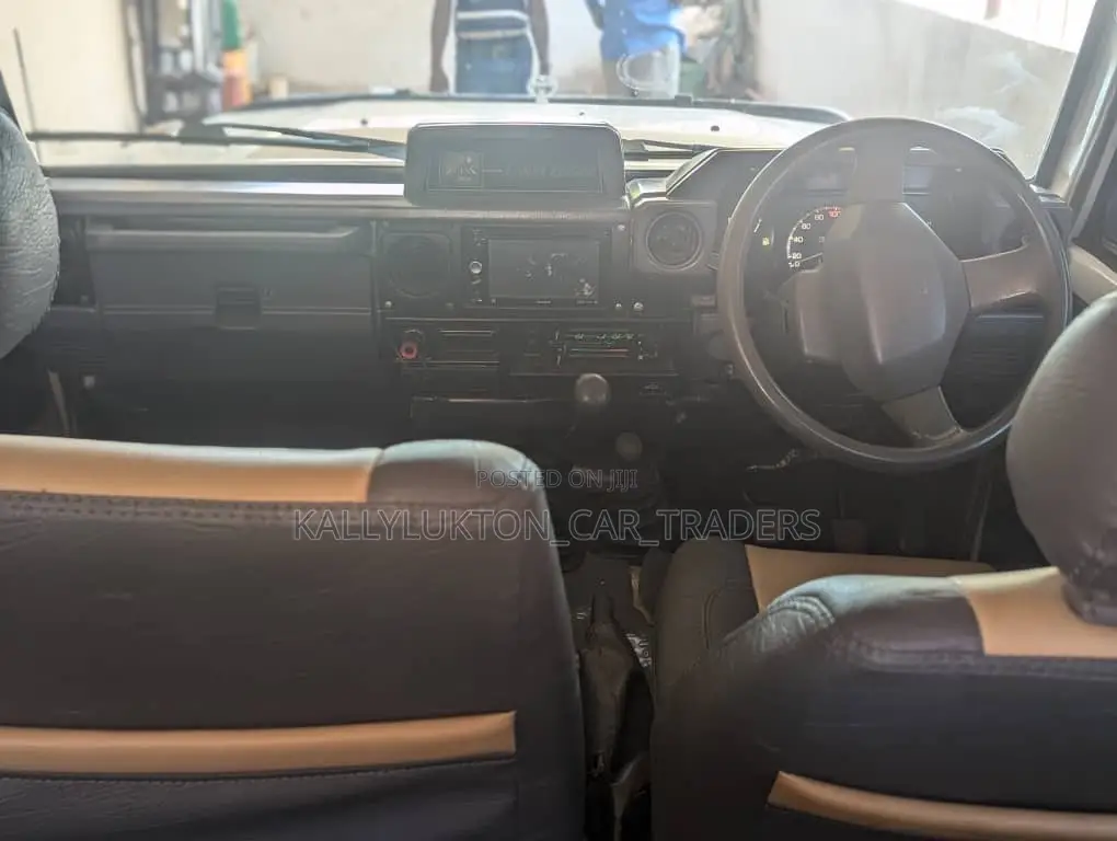 Toyota Land Cruiser 1997 White