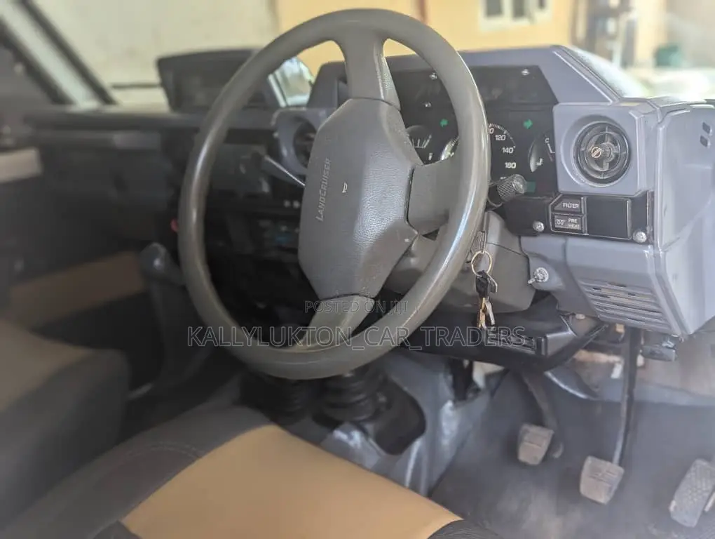 Toyota Land Cruiser 1997 White