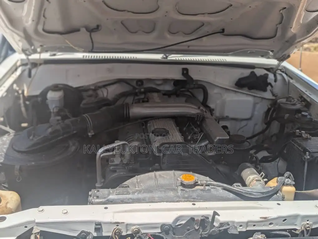 Toyota Land Cruiser 1997 White