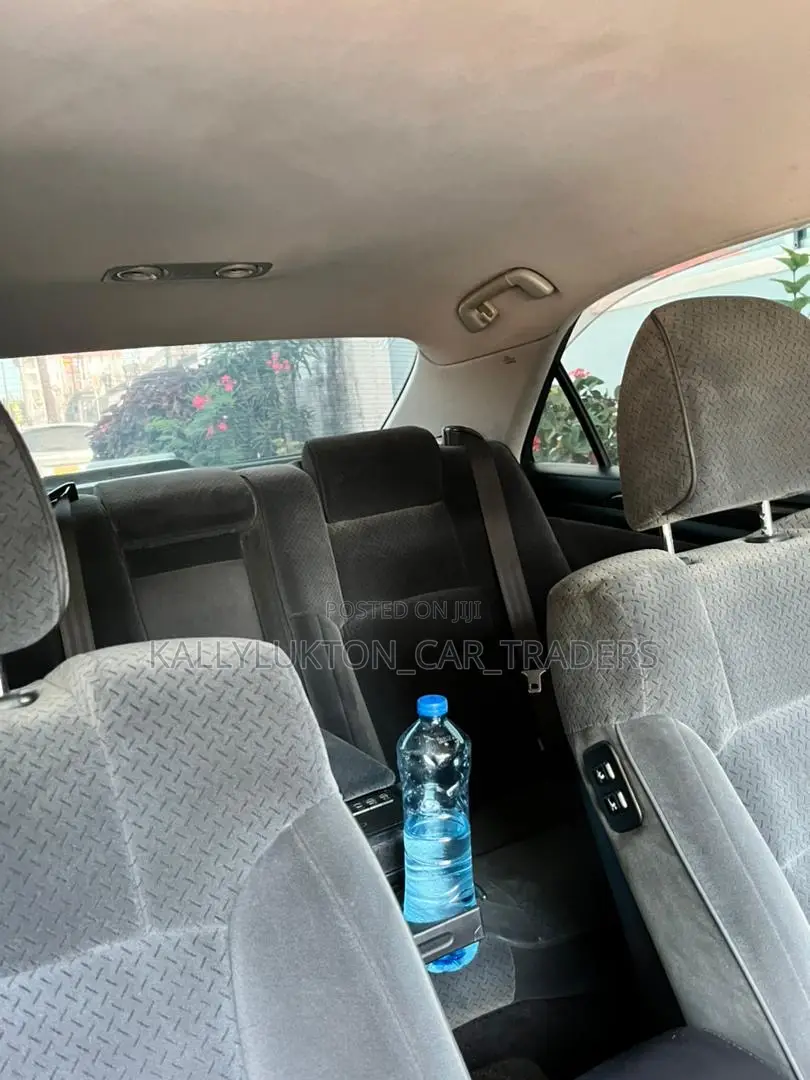 Toyota Crown 2006 White