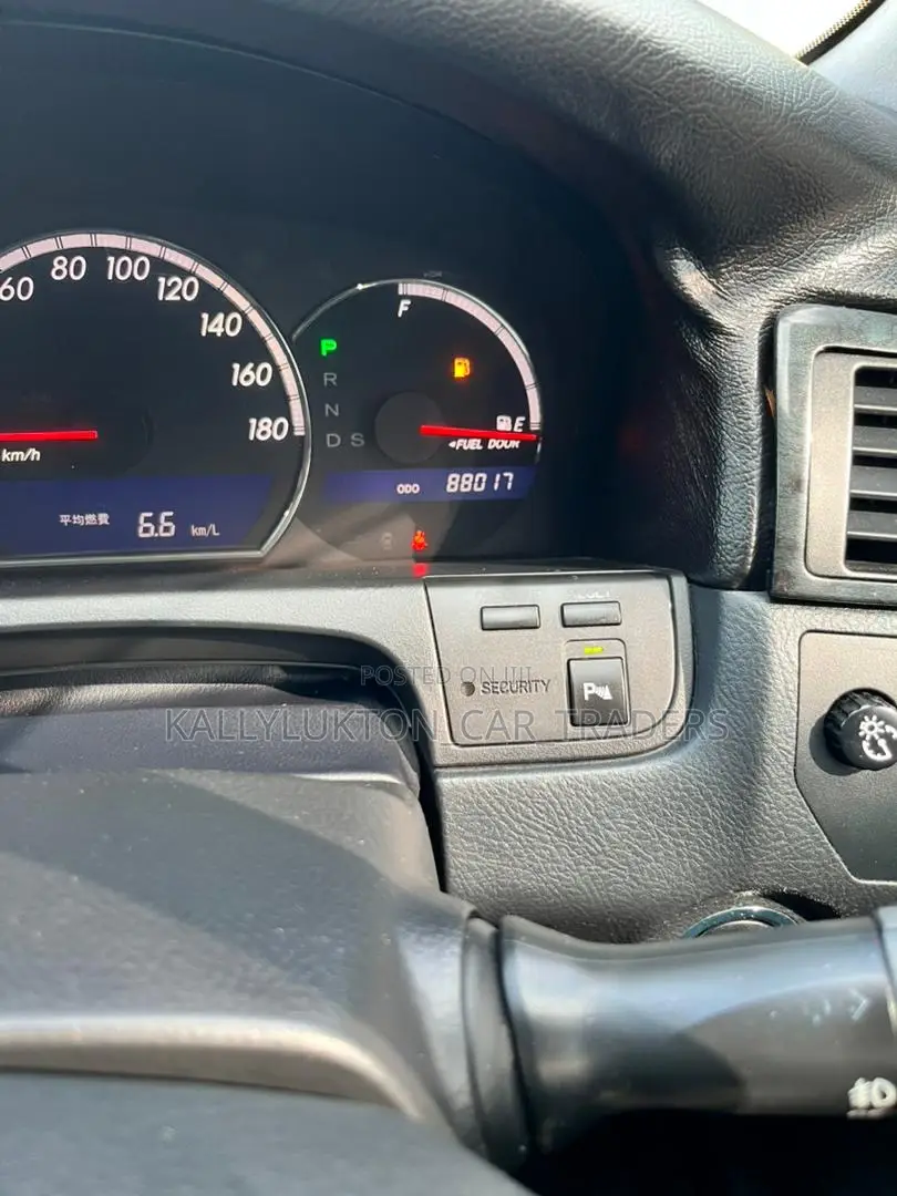 Toyota Crown 2006 White