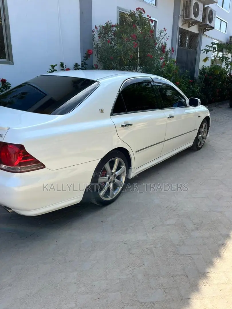 Toyota Crown 2006 White