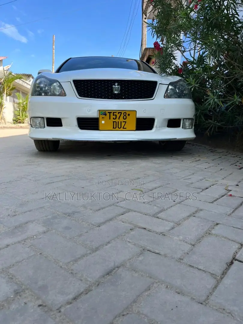 Toyota Crown 2006 White