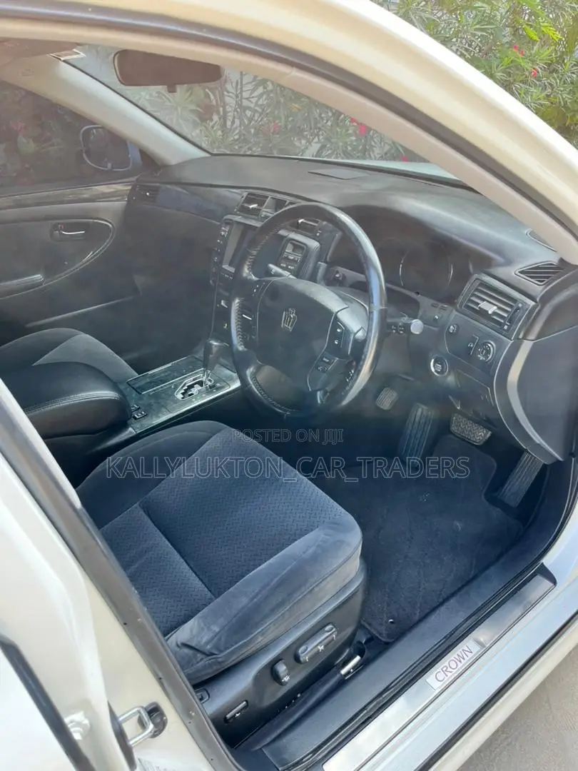 Toyota Crown 2006 White