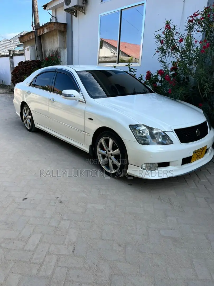 Toyota Crown 2006 White